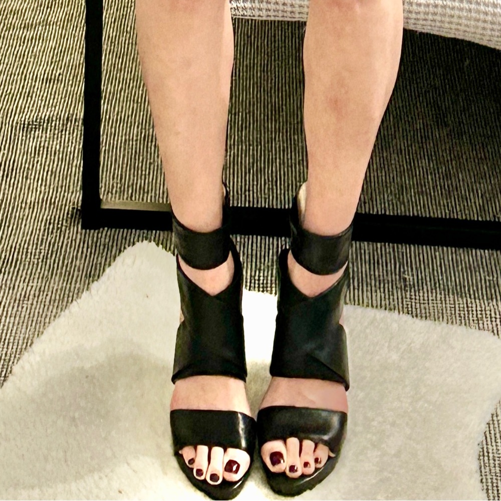 Michael Kors leather strappy heels heeler sandals black sz 7